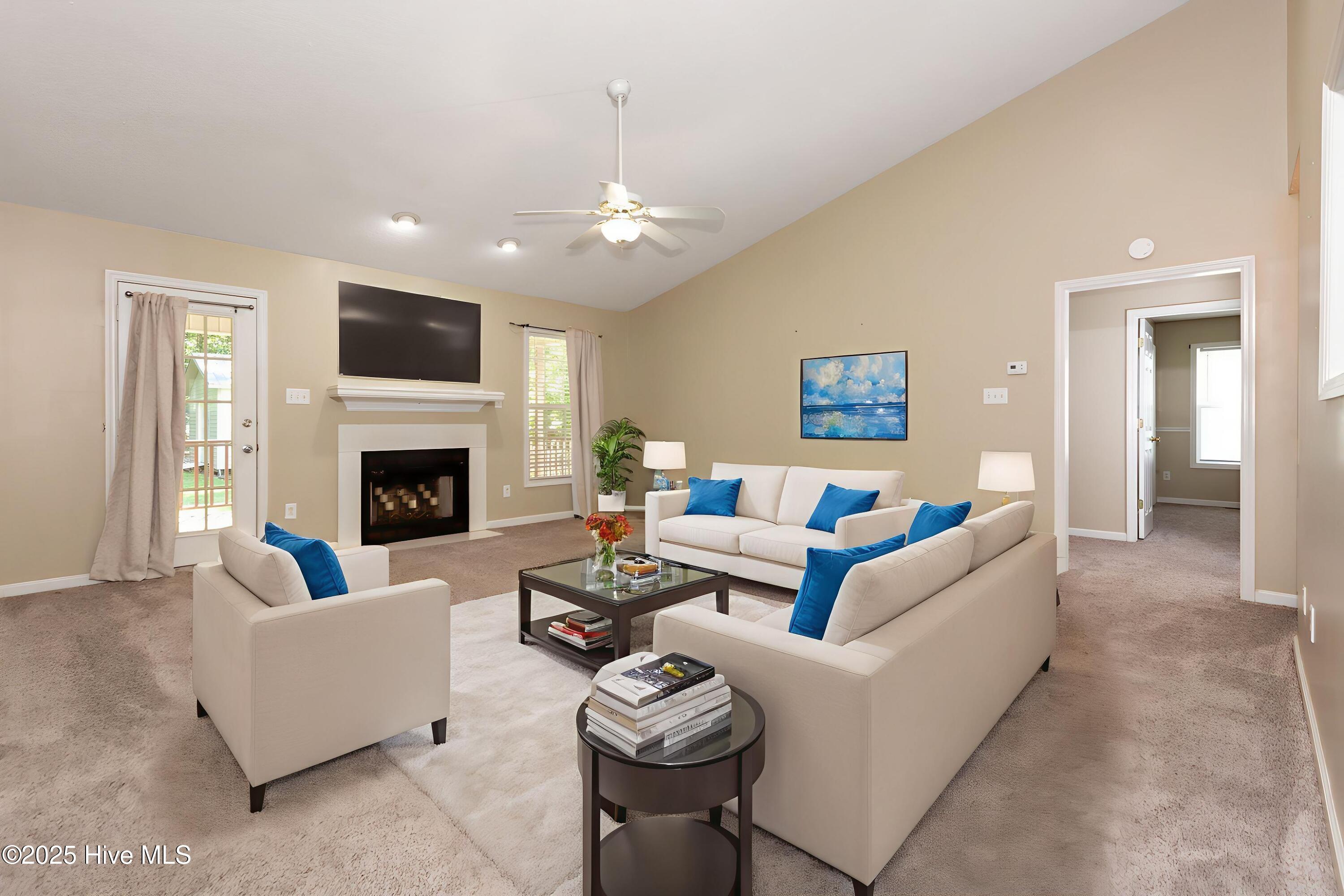 571 Deer Run Road New Bern, NC 28562 - Photo 4 of 25 Living Room (virtually staged)