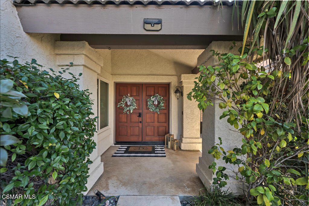 16 Valley Crest Road Simi Valley, CA 93065 - Photo 4 of 41 a front view of a house with garden
