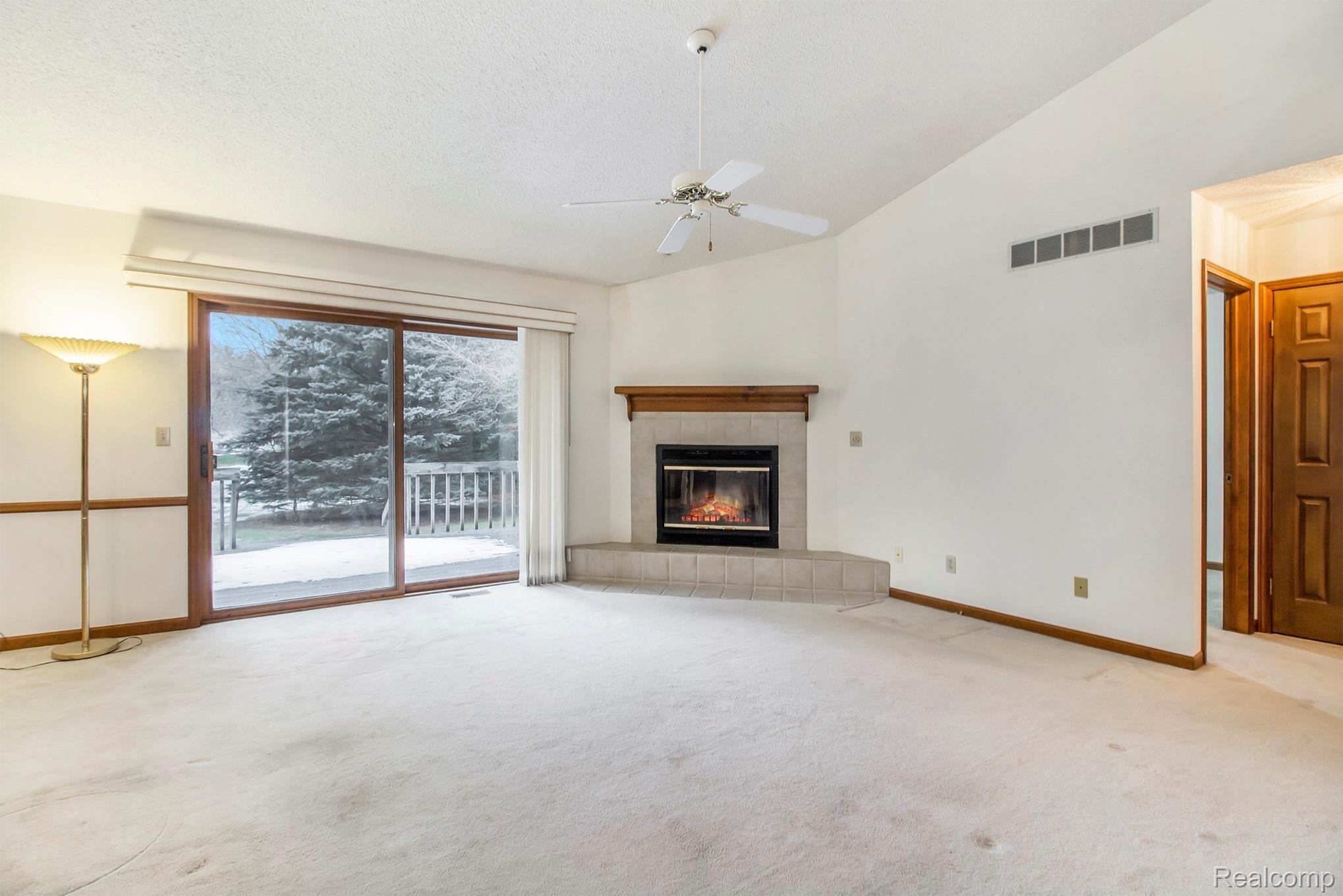 6382 Silver Lake Road Linden, MI 48451 - Photo 4 of 26 IMG_2112.jpg