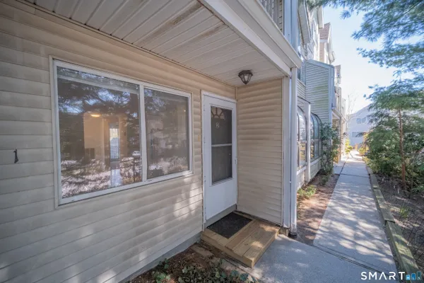 $2,000 | 3236 Madison Avenue, Unit 2, Bridgeport, CT 06606