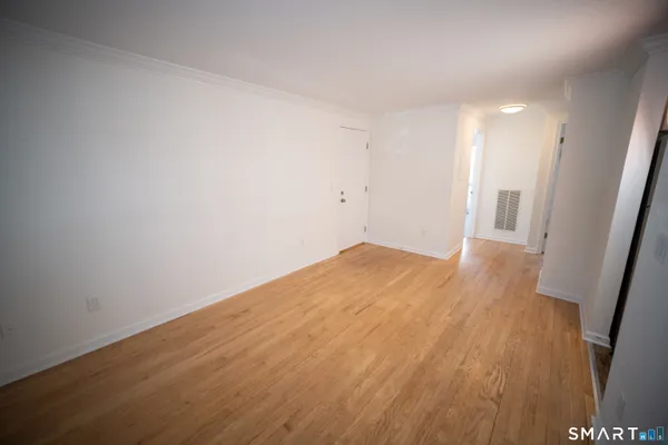 $2,000 | 3236 Madison Avenue, Unit 2, Bridgeport, CT 06606