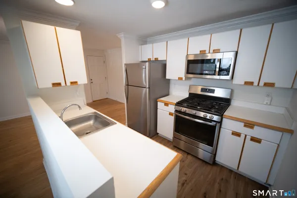 $2,000 | 3236 Madison Avenue, Unit 2, Bridgeport, CT 06606