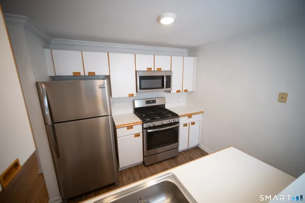 $2,000 | 3236 Madison Avenue, Unit 2, Bridgeport, CT 06606