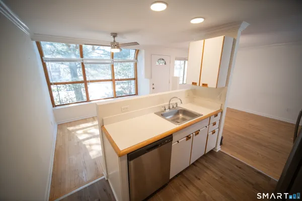 $2,000 | 3236 Madison Avenue, Unit 2, Bridgeport, CT 06606