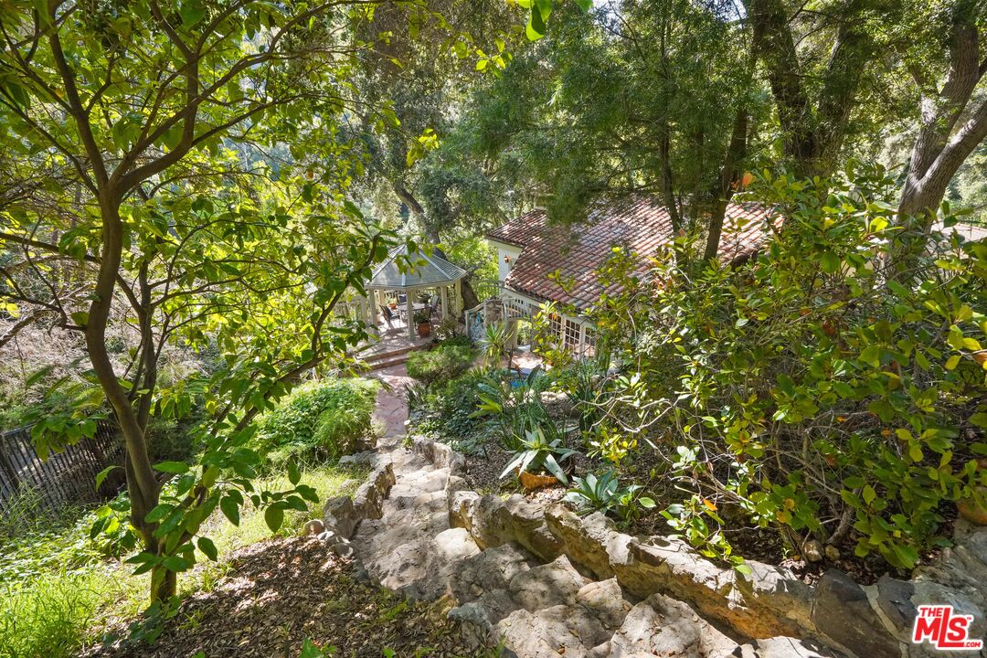 964 Old Topanga Canyon Road Topanga, CA 90290 - Photo 42 of 75 a backyard of a house with lots of green space
