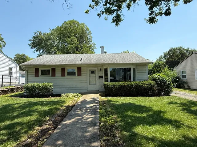 $260,000 | 29 Roslyn Road, Westmont, IL 60559