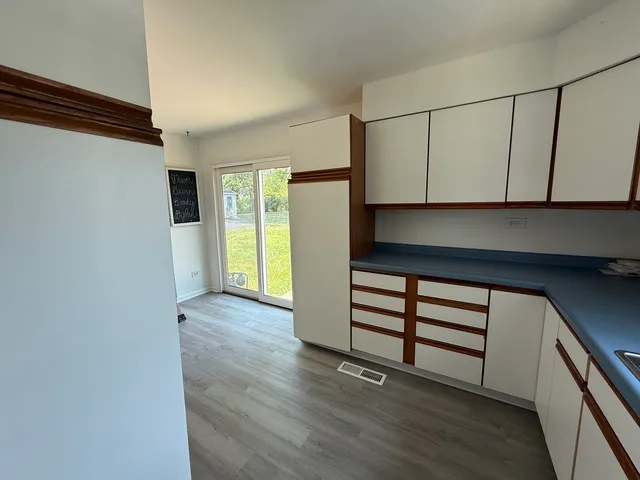 $260,000 | 29 Roslyn Road, Westmont, IL 60559