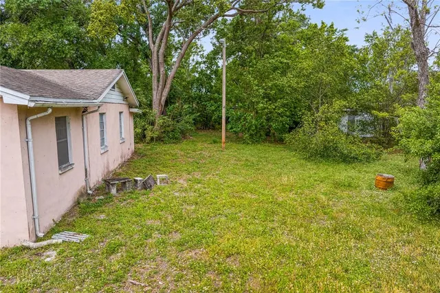 a view of a backyard with pathway