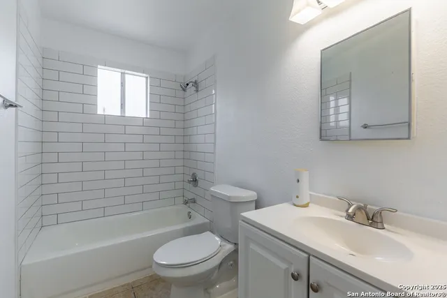 $1,250 | 7642 Oak Chase, San Antonio, TX 78239