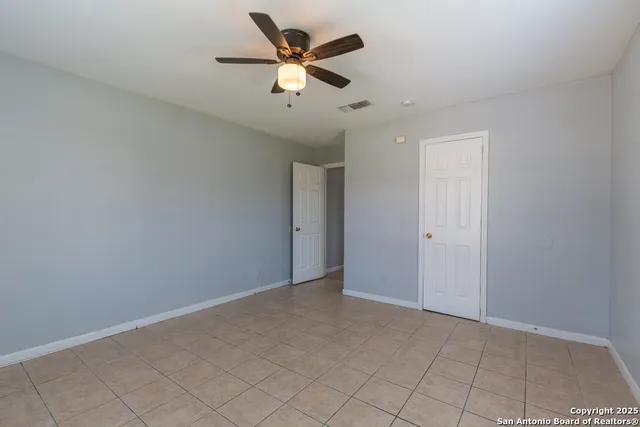 $1,250 | 7642 Oak Chase, San Antonio, TX 78239
