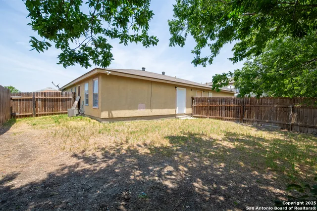 $1,250 | 7642 Oak Chase, San Antonio, TX 78239