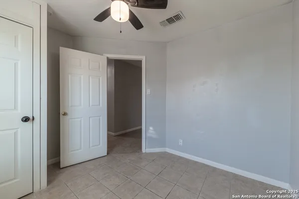 $1,250 | 7642 Oak Chase, San Antonio, TX 78239