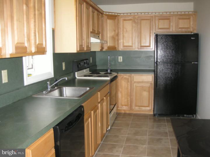 1754 Old York Road Warminster, PA 18974 - Photo 2 of 16 Kitchen