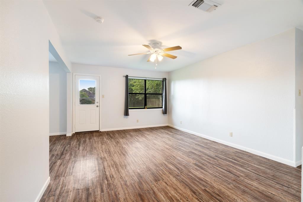 350 Town E Drive Reno, TX 75462 - Photo 4 of 16