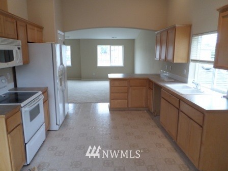 459 Kitsap Place Northeast Renton, WA 98059 - Photo 7 of 17