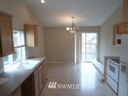 459 Kitsap Place Northeast Renton, WA 98059 - Photo 8 of 17