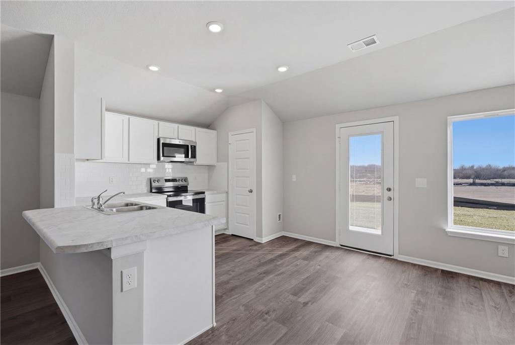 19451 Lincoln Street Spring Hill, KS 66083 - Photo 2 of 17