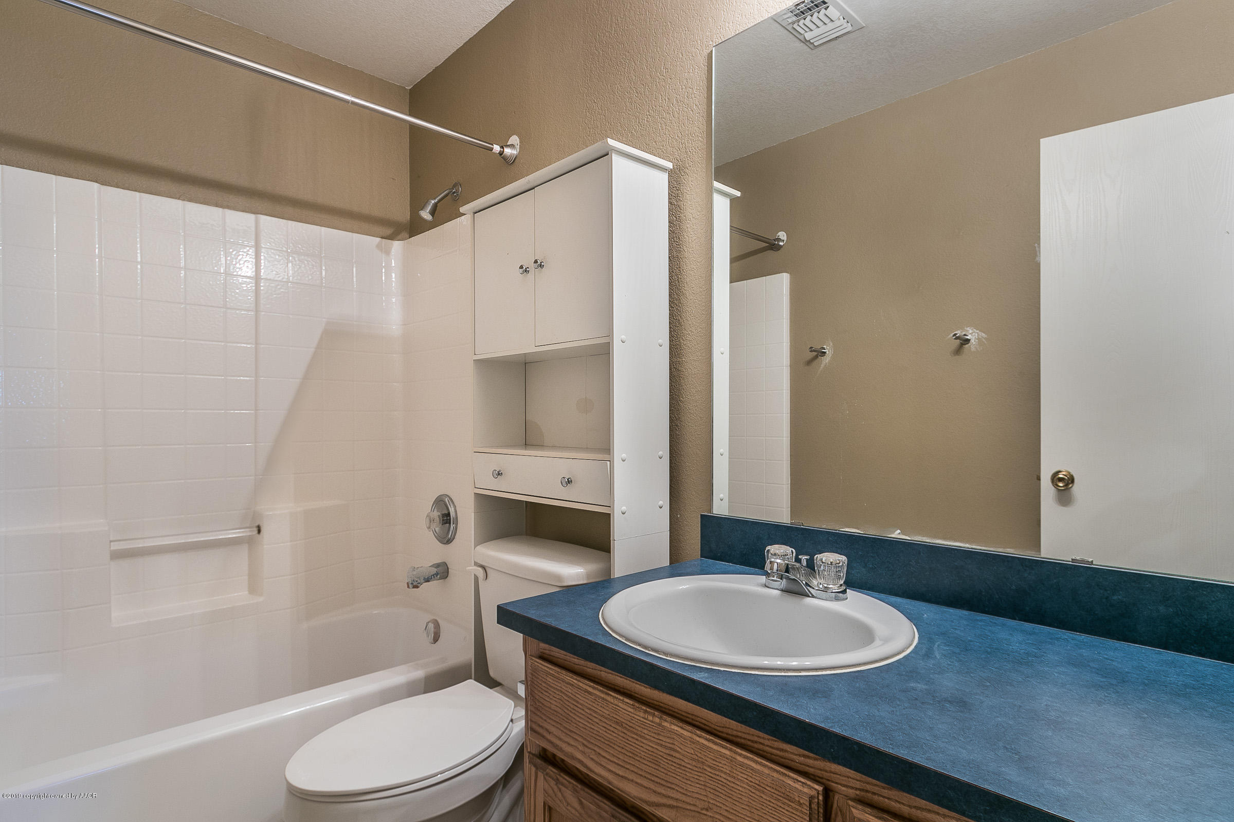 1157 Rushmore Drive Amarillo, TX 79110 - Photo 12 of 15 Hall Bath