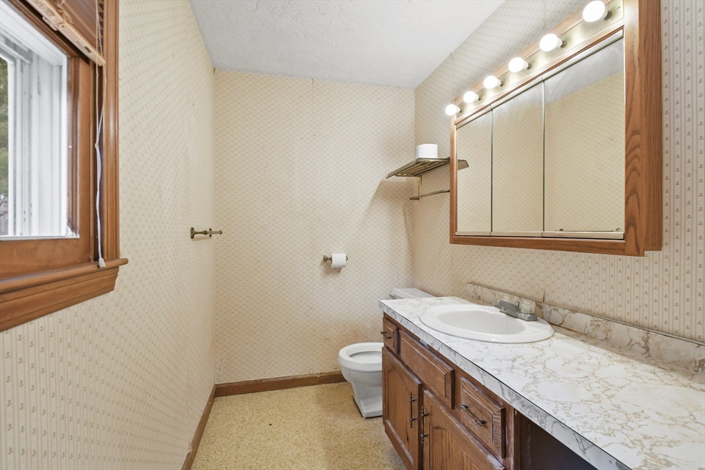 25 Prentice Road Northbridge, MA 01588 - Photo 13 of 32