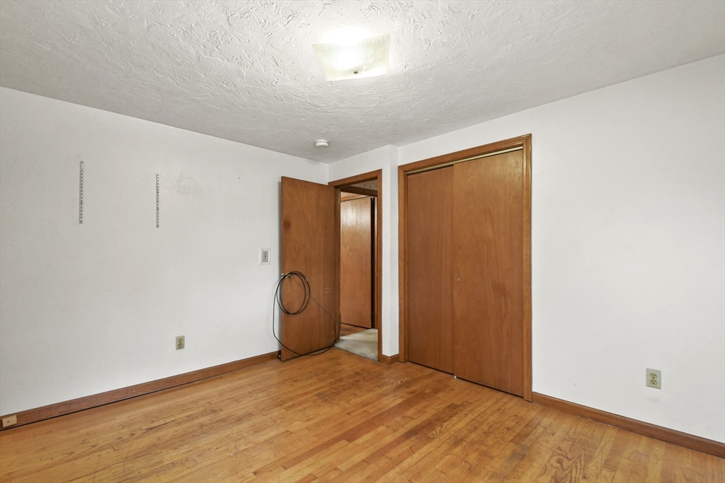 25 Prentice Road Northbridge, MA 01588 - Photo 16 of 32