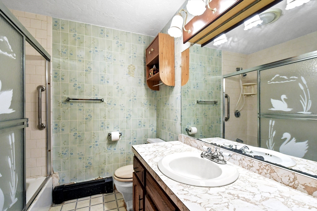 25 Prentice Road Northbridge, MA 01588 - Photo 20 of 32