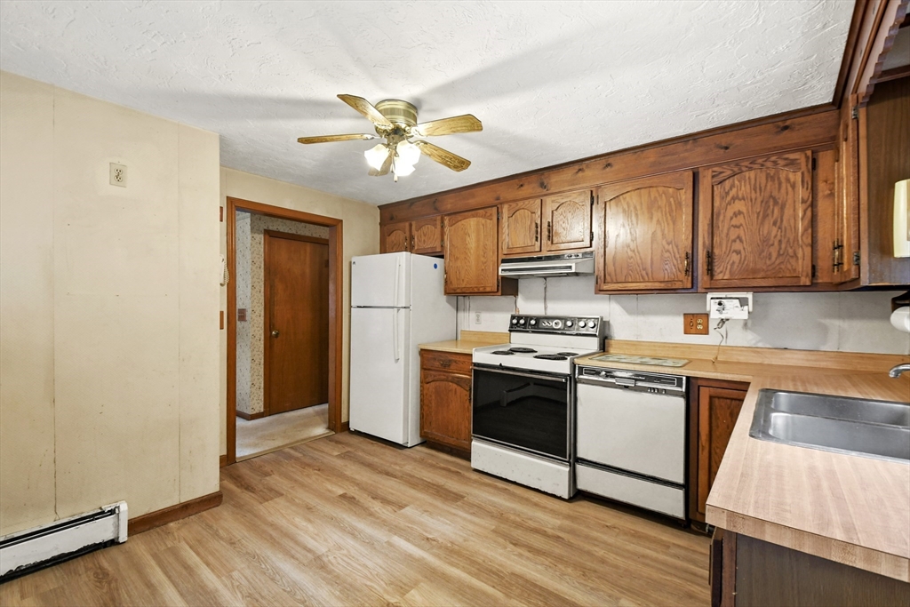 25 Prentice Road Northbridge, MA 01588 - Photo 6 of 32