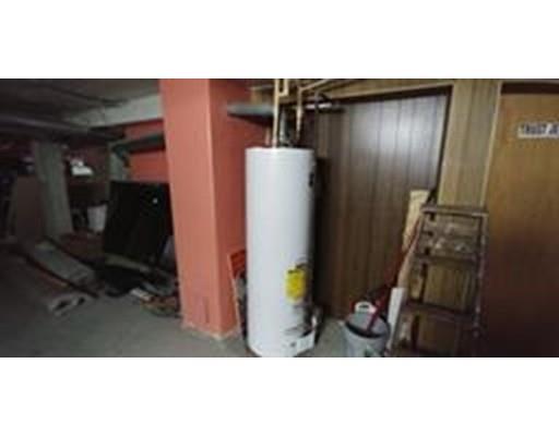 36 Barber Street Springfield, MA 01109 - Photo 14 of 15 a picture of a room