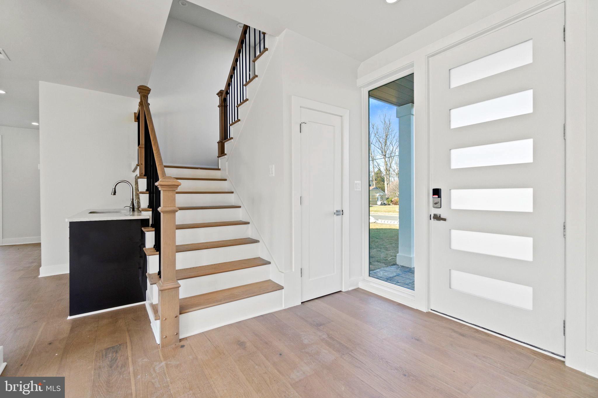7302 Dickenson Street Springfield, VA 22150 - Photo 4 of 34 Interior
