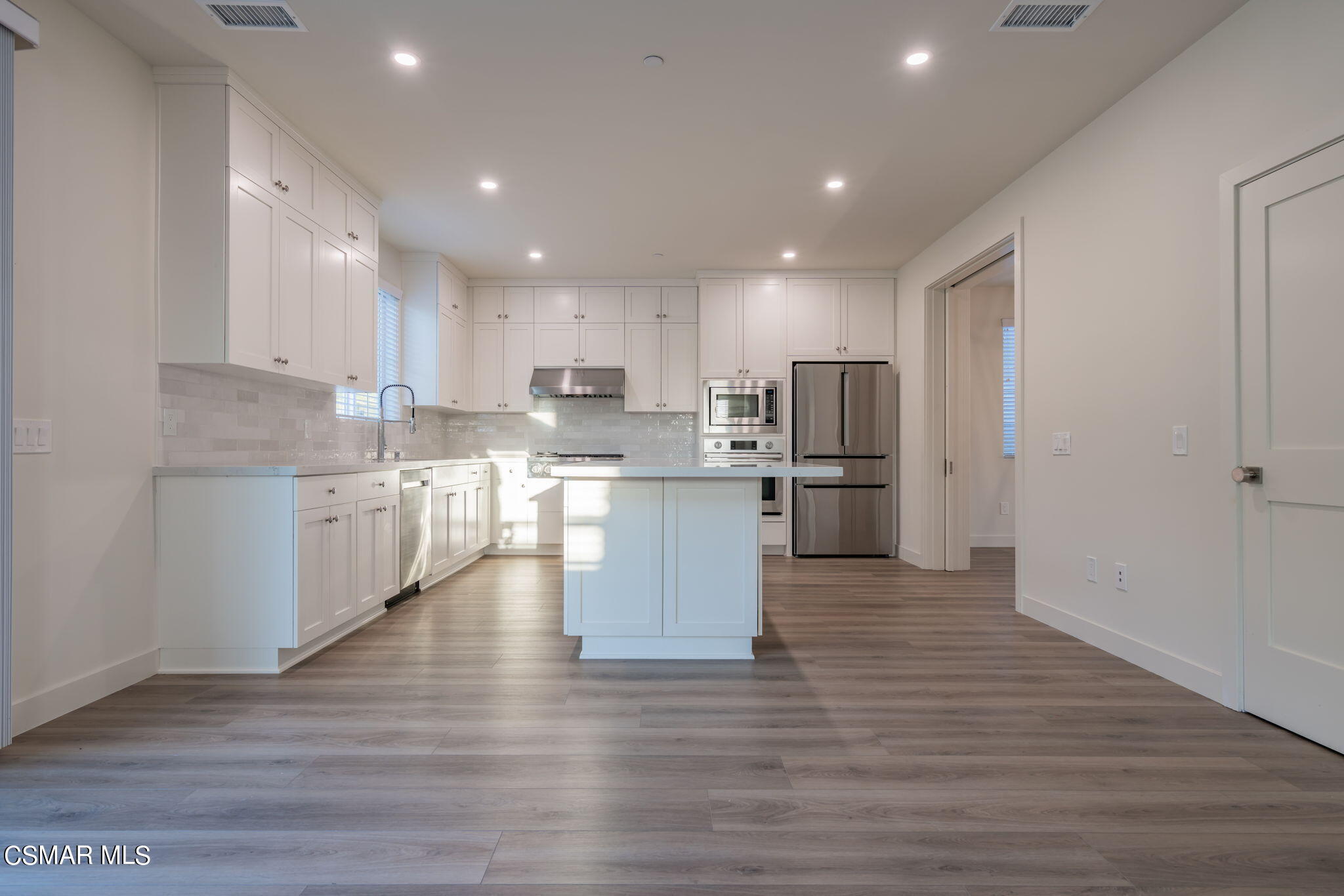 4675 Summit Avenue Simi Valley, CA 93063 - Photo 18 of 71 18-web-or-mls-_CK18816