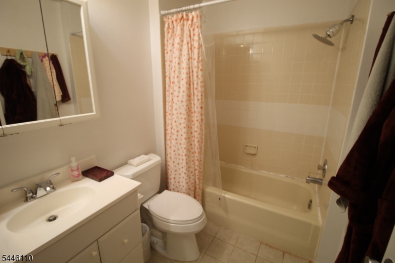 25 Kensington Road Bedminster, NJ 07921 - Photo 7 of 8