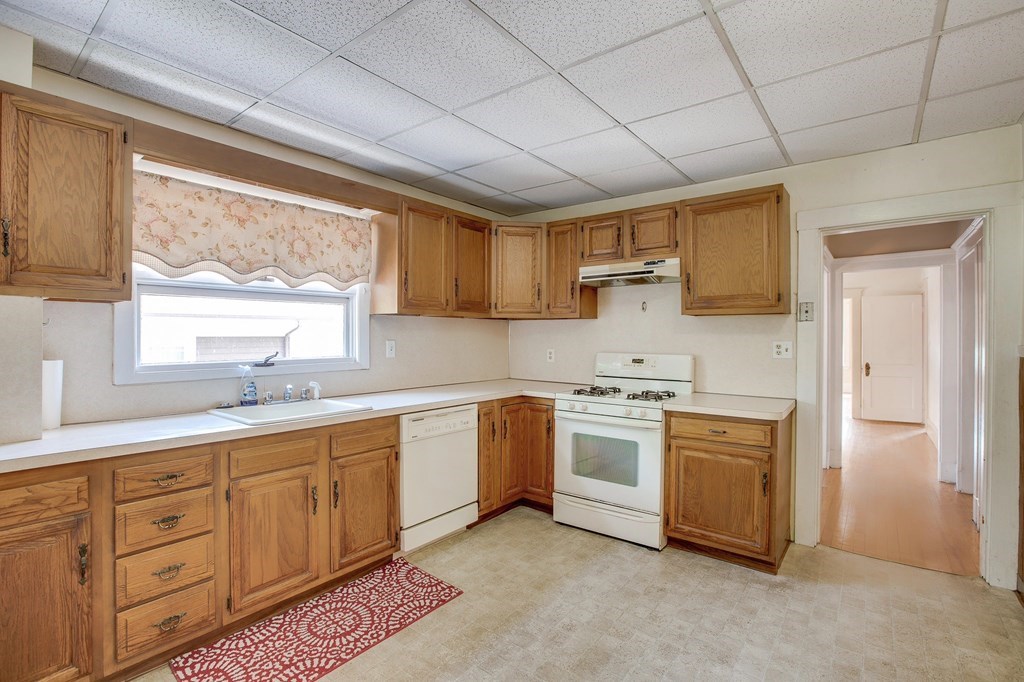 29 Commonwealth Road Watertown, MA 02472 - Photo 27 of 39 Gallery Image 27