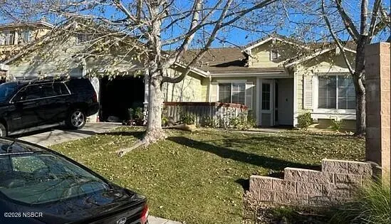 a view of a house with backyard