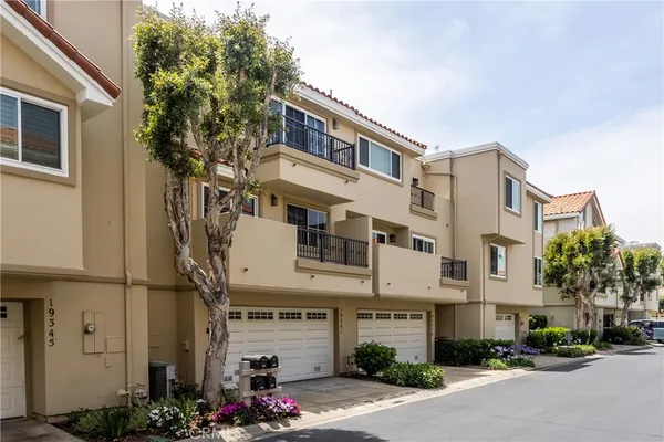 $5,900 | 19341 Sawgrass Lane, Huntington Beach, CA 92648