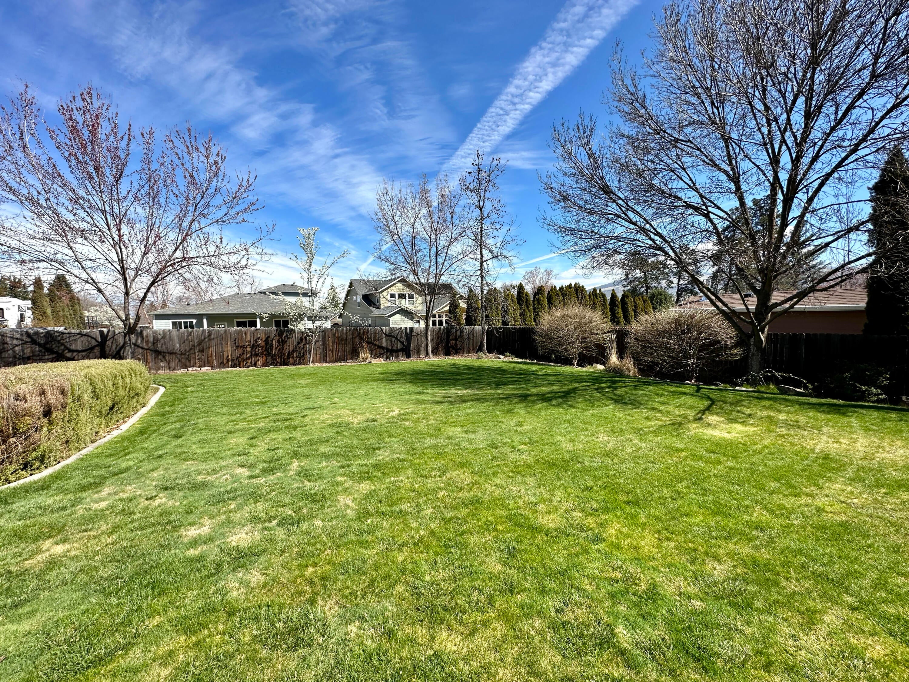 112 Walnut Place Phoenix, OR 97535 - Photo 69 of 78 Room for a pool!