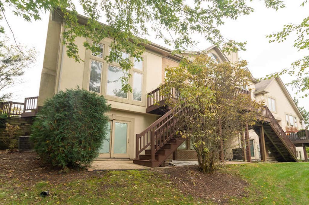 922 West Chesterfield Court Palatine, IL 60067 - Photo 11 of 19 front view of house with a yard