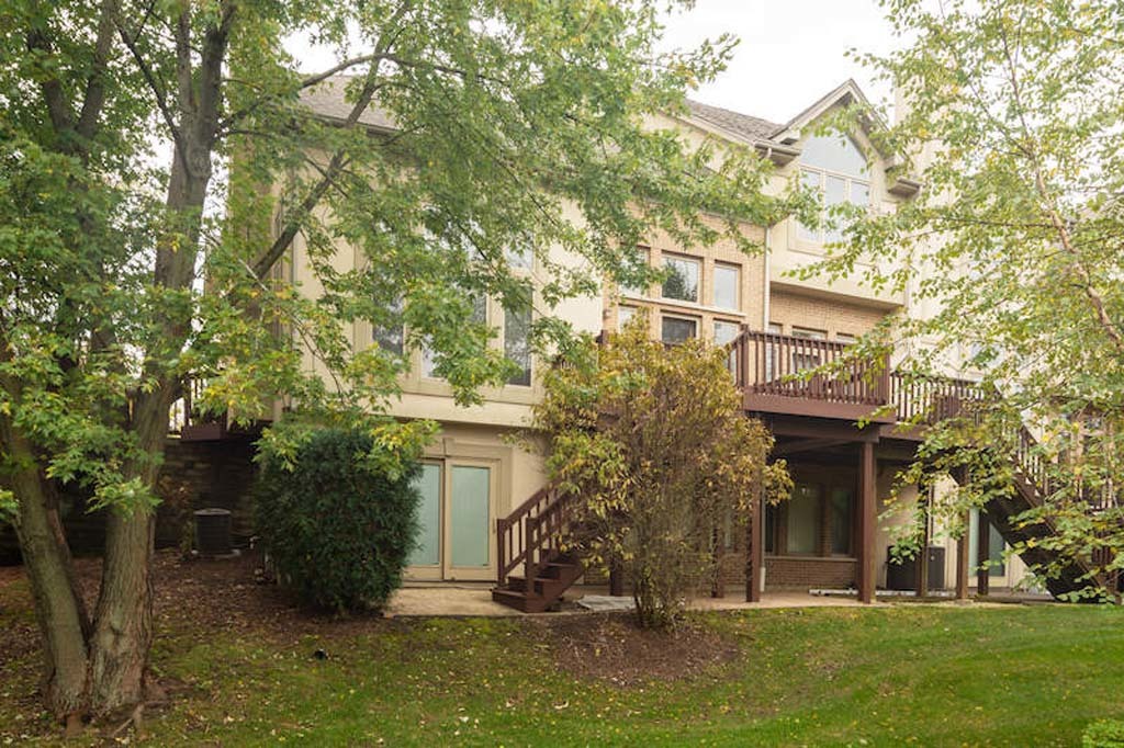 922 West Chesterfield Court Palatine, IL 60067 - Photo 8 of 19 front view of a building