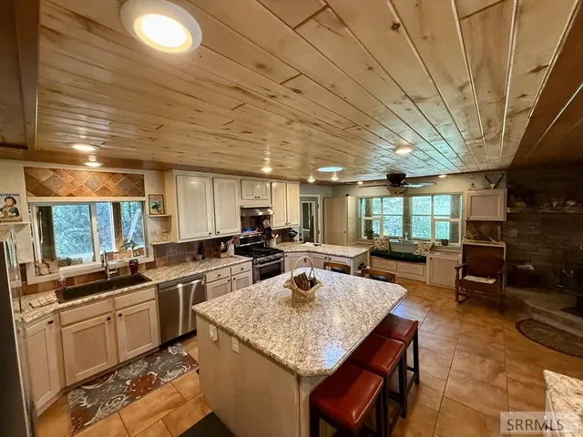 $750,000 | 4 Mule View Lane, North Fork, ID 83466