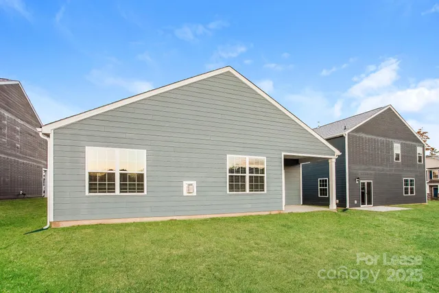 a view of a house with backyard