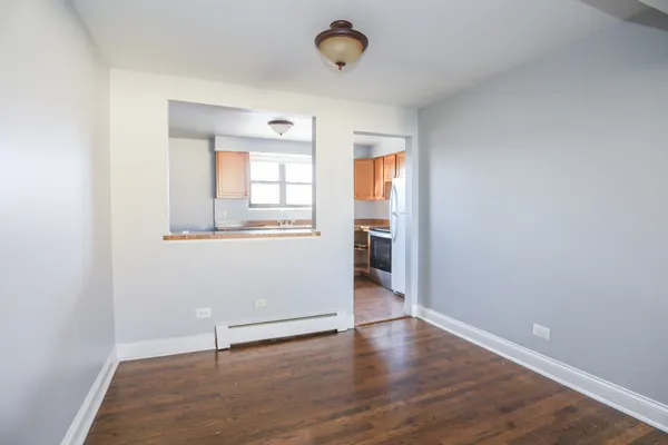 $1,875 | 9016 Lamon Avenue, Unit 2N, Skokie, IL 60077