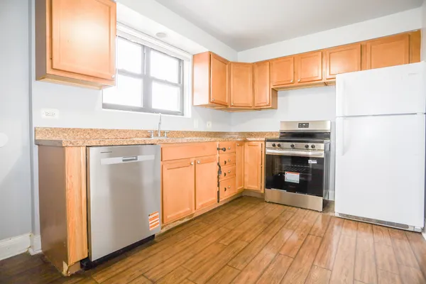 $1,875 | 9016 Lamon Avenue, Unit 2N, Skokie, IL 60077