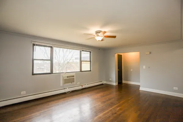 $1,875 | 9016 Lamon Avenue, Unit 2N, Skokie, IL 60077