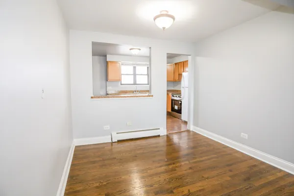 $1,875 | 9016 Lamon Avenue, Unit 2N, Skokie, IL 60077