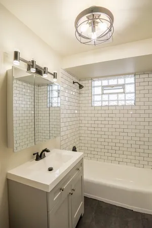 $1,875 | 9016 Lamon Avenue, Unit 2N, Skokie, IL 60077