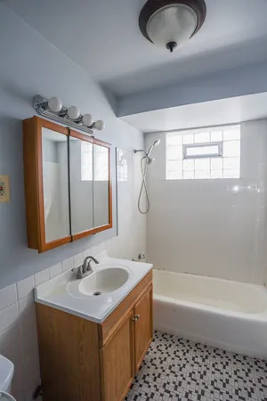 $1,875 | 9016 Lamon Avenue, Unit 2N, Skokie, IL 60077