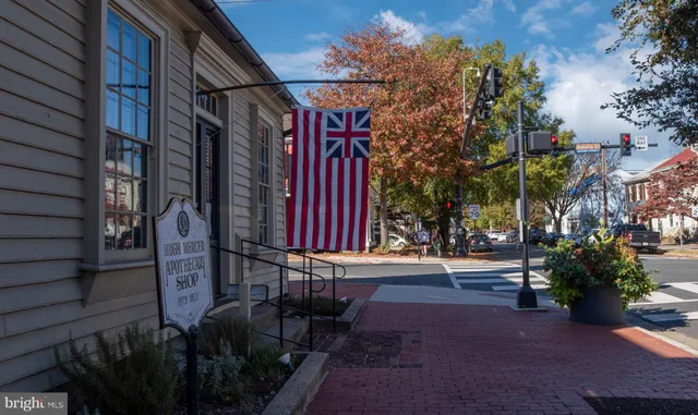 a view of a pathway of a house