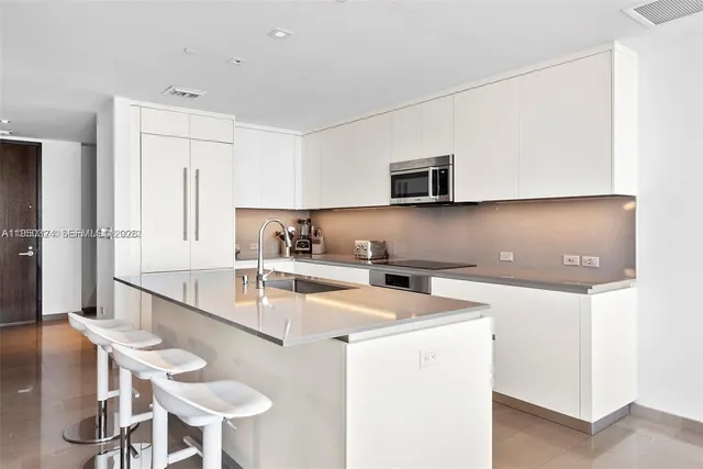$10,500 | 68 Southeast 6th Street, Unit 3703, Miami, FL 33131