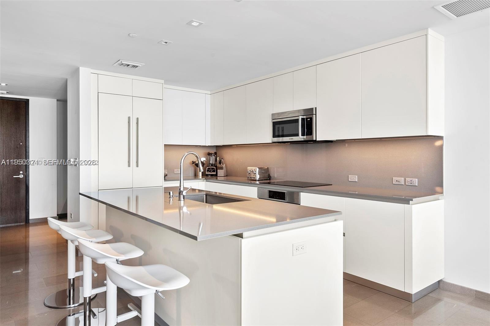 68 Southeast 6th Street, Unit 3703 Miami, FL 33131 - Photo 12 of 25