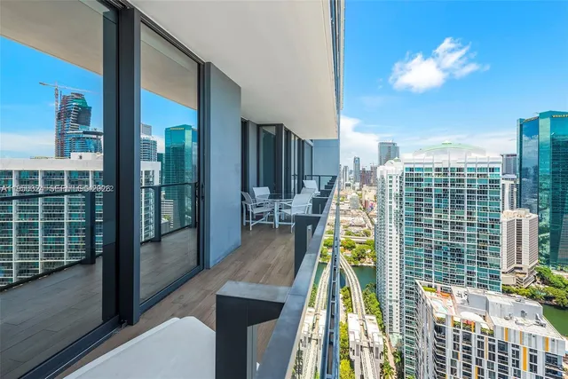 $10,500 | 68 Southeast 6th Street, Unit 3703, Miami, FL 33131