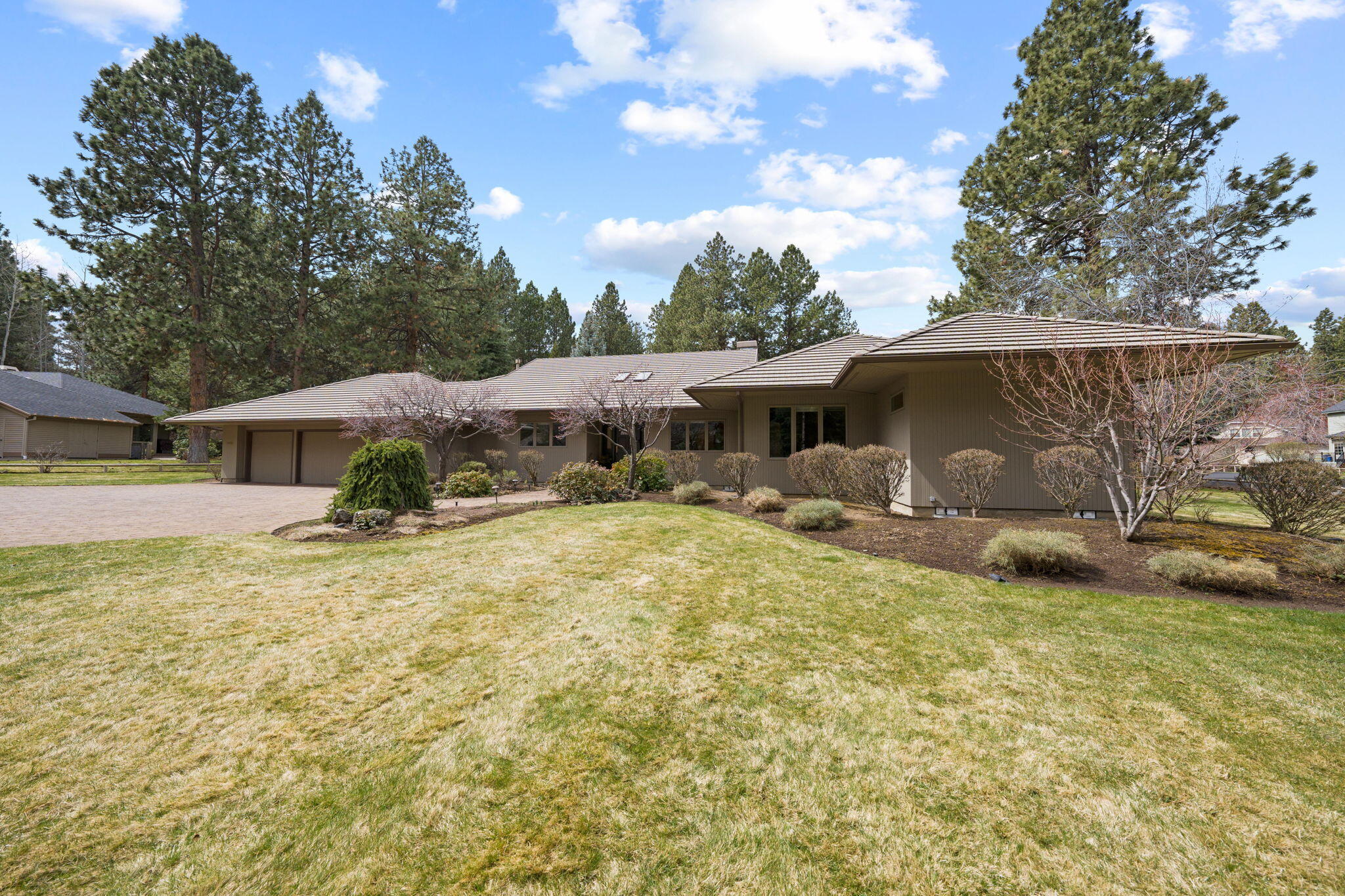 20400 Keystone Court Bend, OR 97702 - Photo 9 of 87 8 Keystone