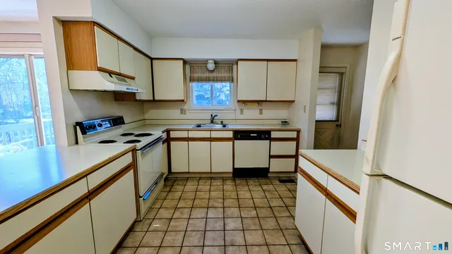 $2,550 | 69 Northwest Drive, Unit 45, Plainville, CT 06062